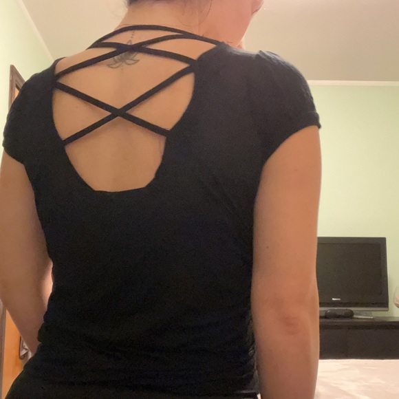 Cross-Back Flowy Shirt - Picture 4 of 8
